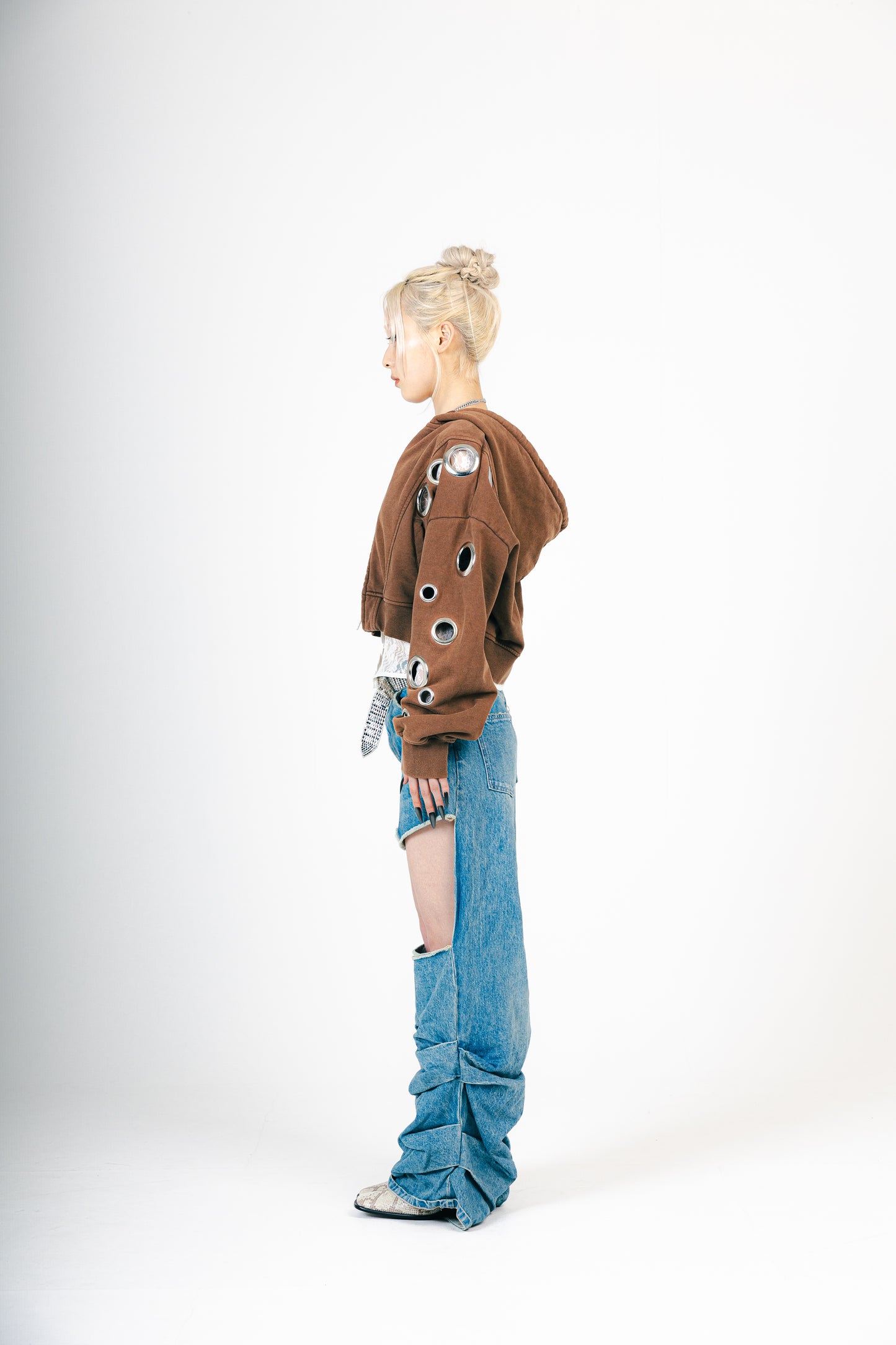 EYELET HOOODIE (BROWN)