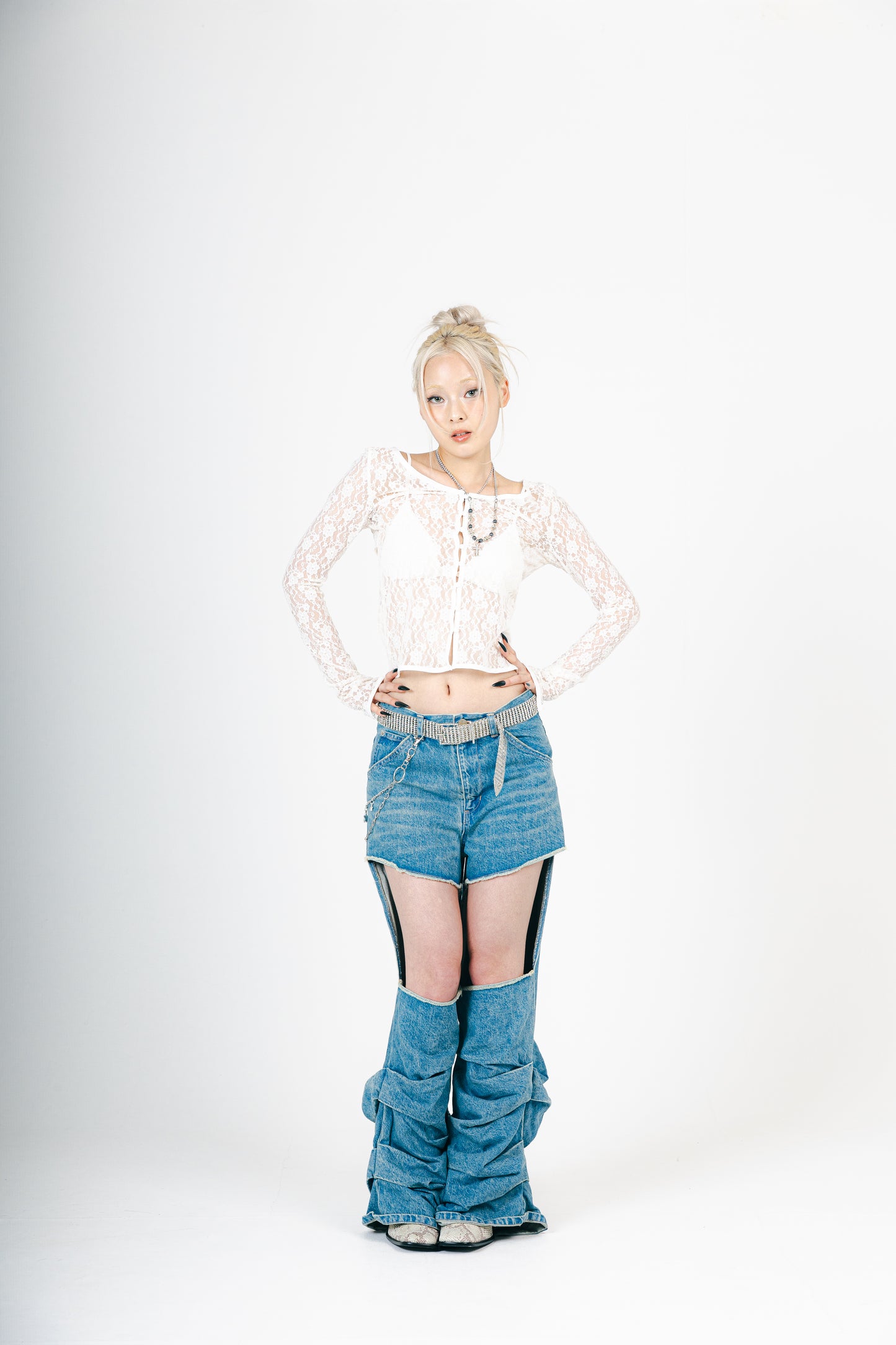 LACE V NECK TOPS（WHITE）