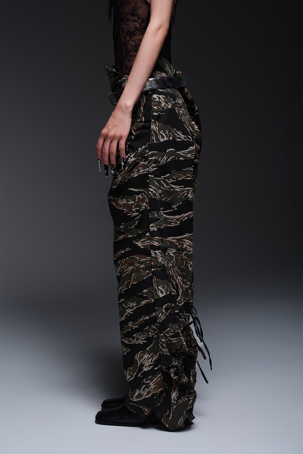 WAIST V CARGO PANTS（CAMO）