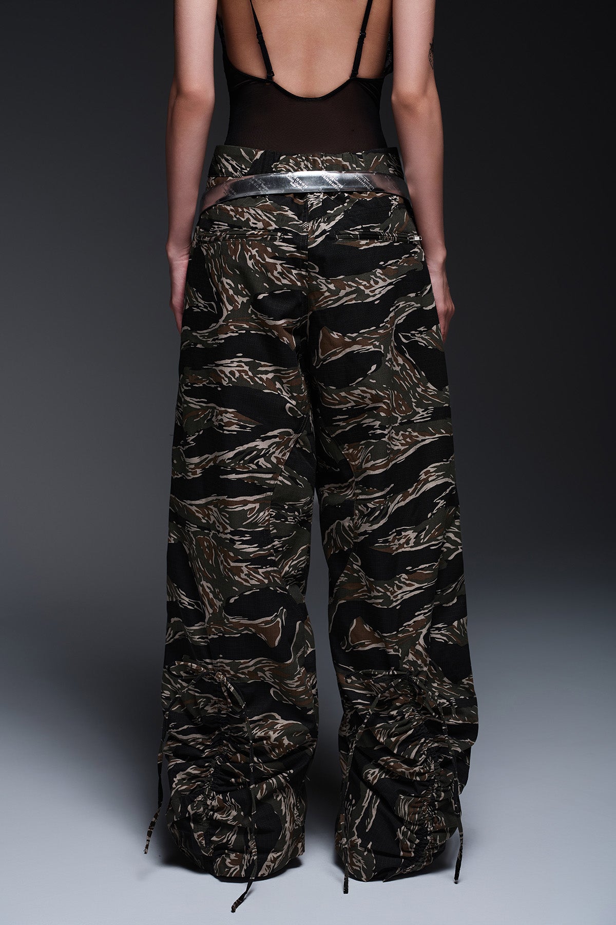 WAIST V CARGO PANTS（CAMO）