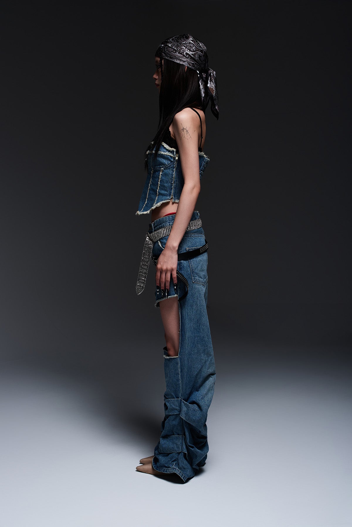 DENIM CUT-OUT PANTS (INDIGO)